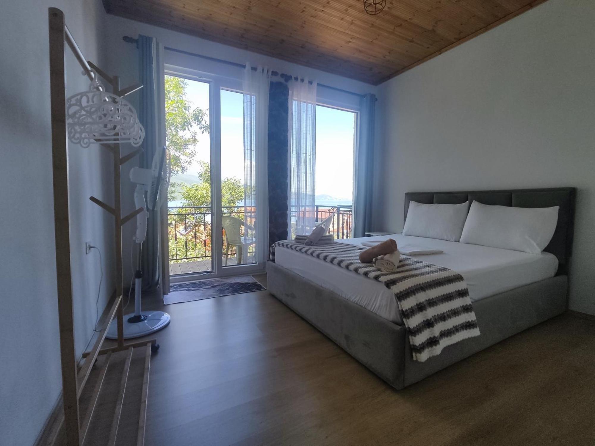 Roleo Guest House Lini Exterior foto